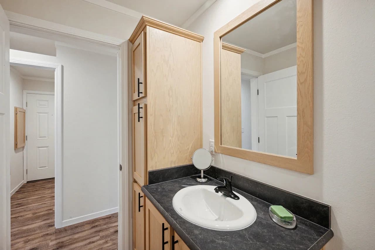 Ridgewood j882 bathroom home features